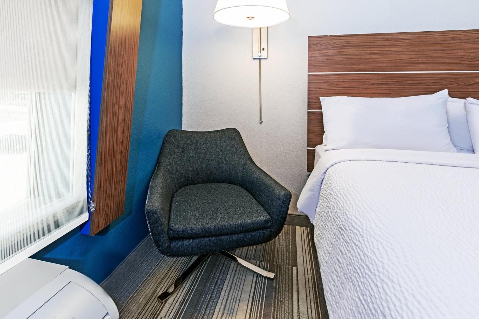 Holiday Inn Express & Suites Del Rio By Ihg Екстер'єр фото